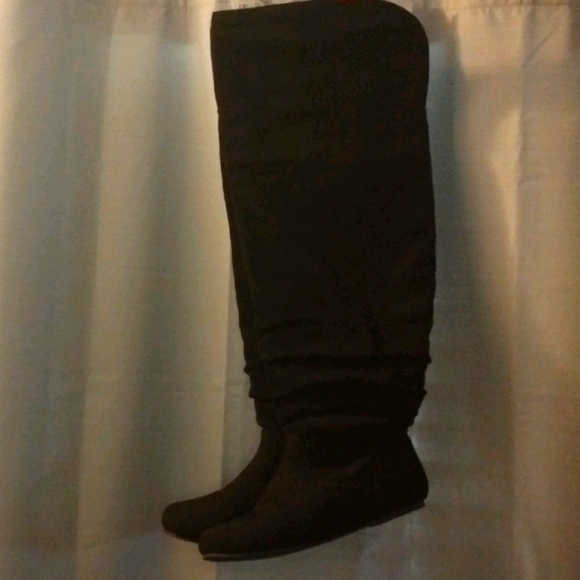 High black boots - Picture 1 of 5